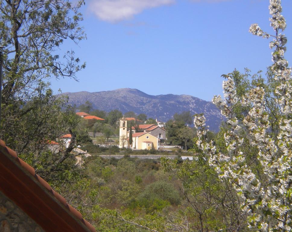 Arcadian Stone House In A Quiet Landscape, Leonidion Villa Poúlithra Buitenkant foto